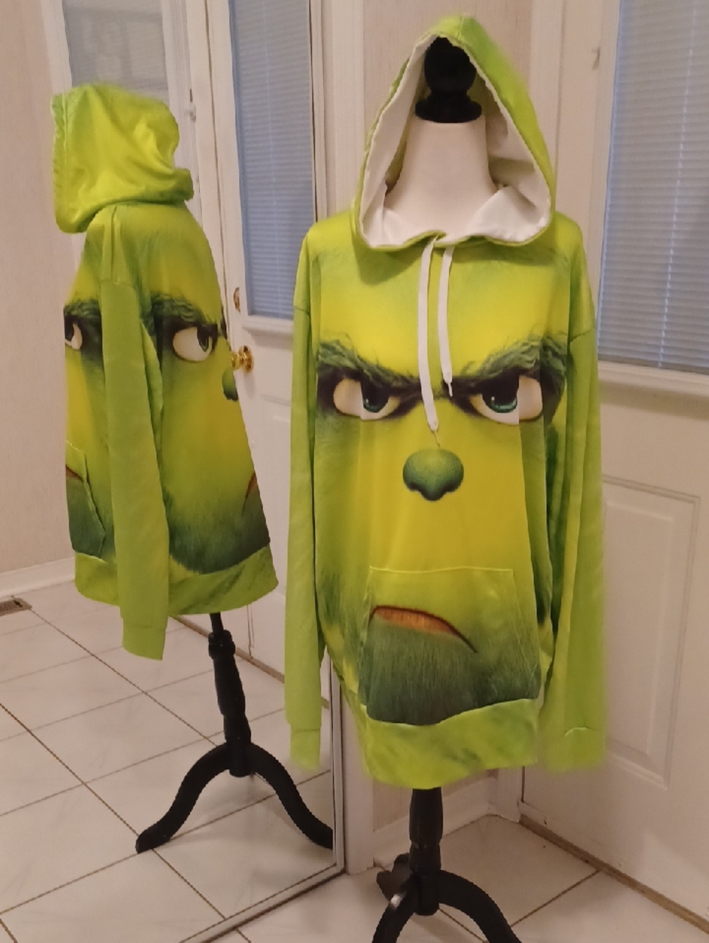 4/$80 New Green Grinch Face Pullover Hoodie - Fits Size XXL